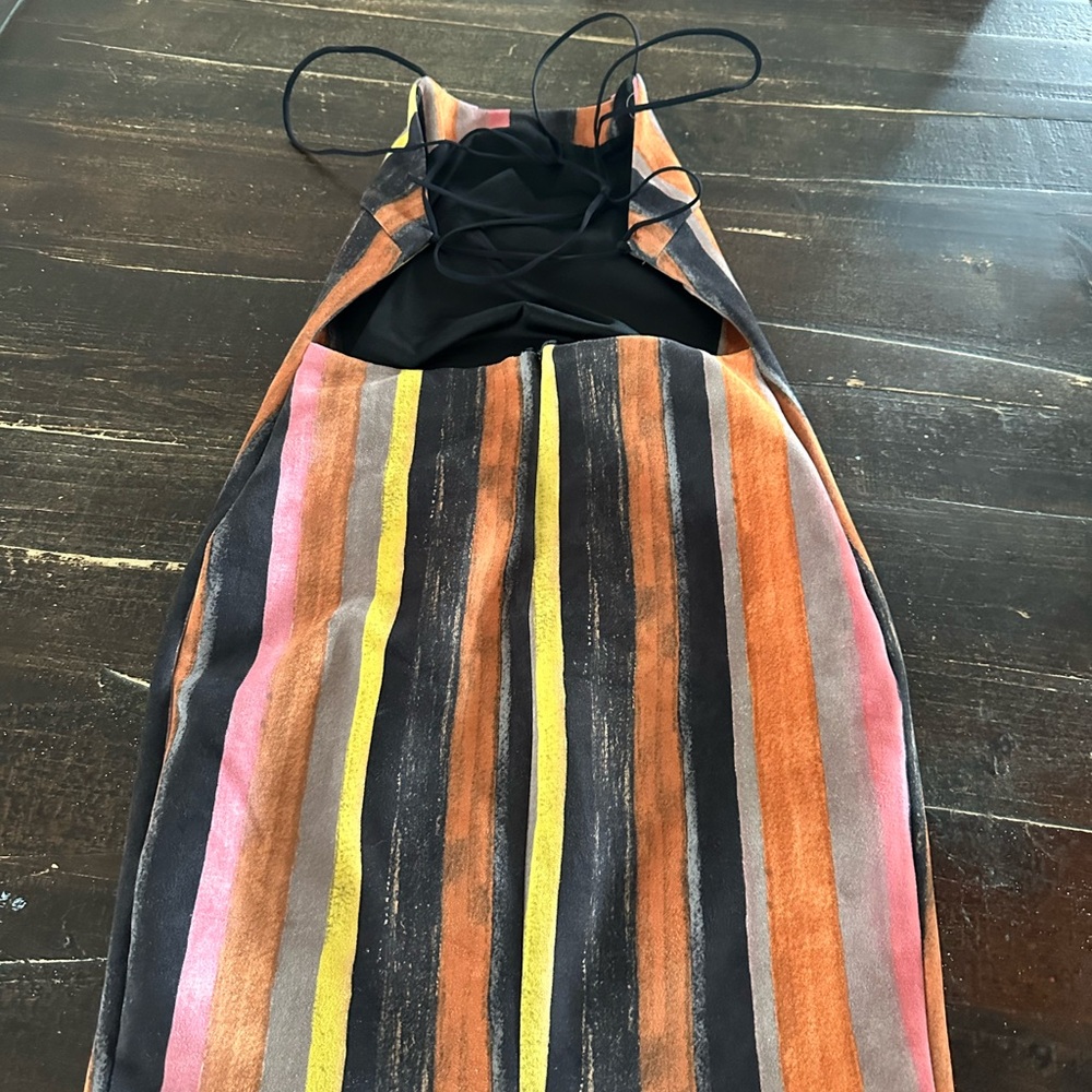 Small Backless Dress - Picture 3 of 5